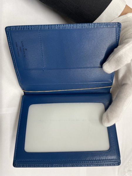 画像2: LOUIS VUITTON エピ ポルトフォイユ ロゴ レザー ノート型カードケース 16 (2)